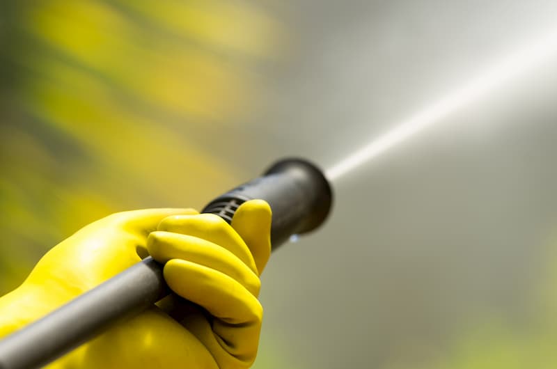 5 Reasons To Hire A Professional Pressure Washer