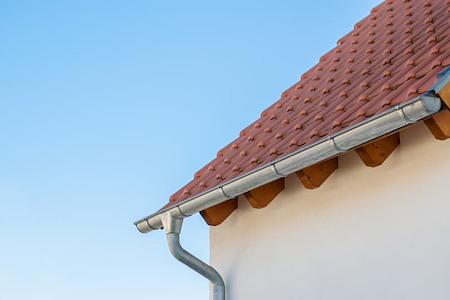 Gutter brightening vs gutter cleaning which one does your home need